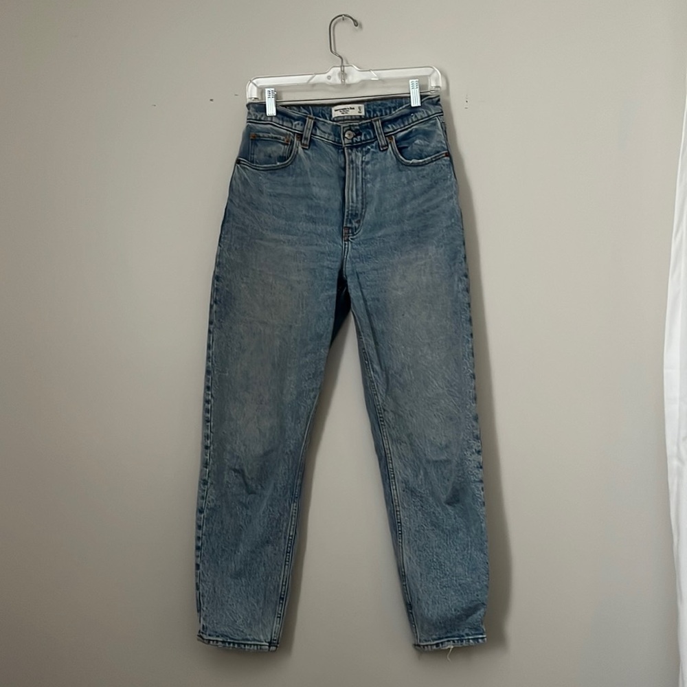Abercrombie 80s Mom High Rise 27